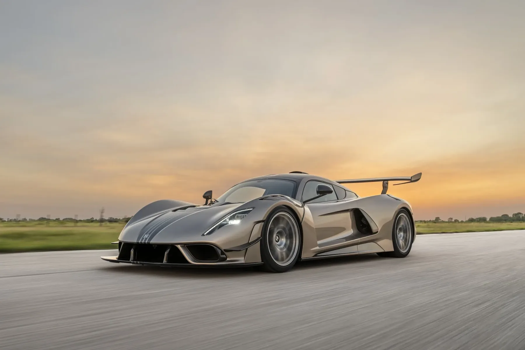 Hennessey Venom F5 Revolution LF – ročni hypercar z 2.031 “konji” in Maverickov podpis