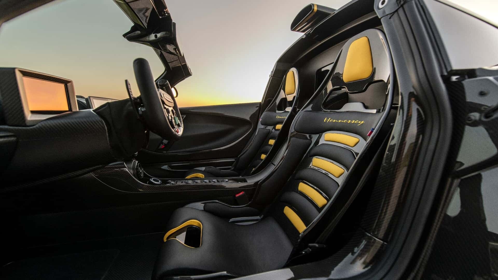 Hennessey Venom F5 Revolution Roadster: 1.817 konjskih moči v doživetju zgoraj brez