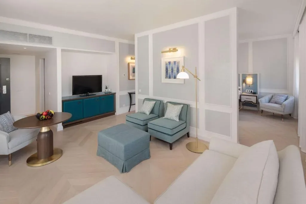 Hilton Imperial Dubrovnik: Povezanost zgodovinske elegance in sodobnega udobja v srcu Dubrovnika