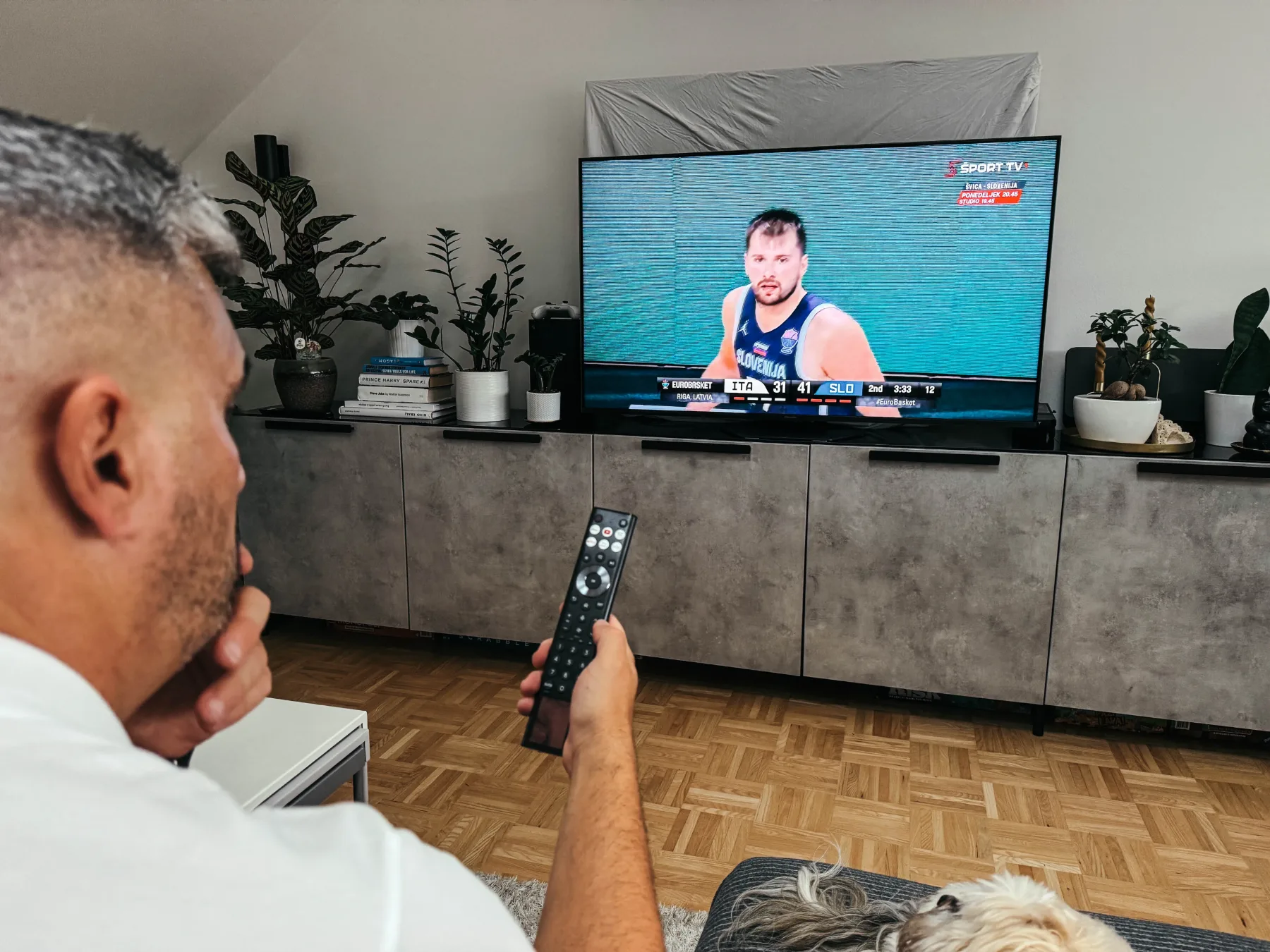 Hisense 55U8Q: vsako leto dva koraka naprej – kaj pomeni 12 mesecev razvoja v TV industriji