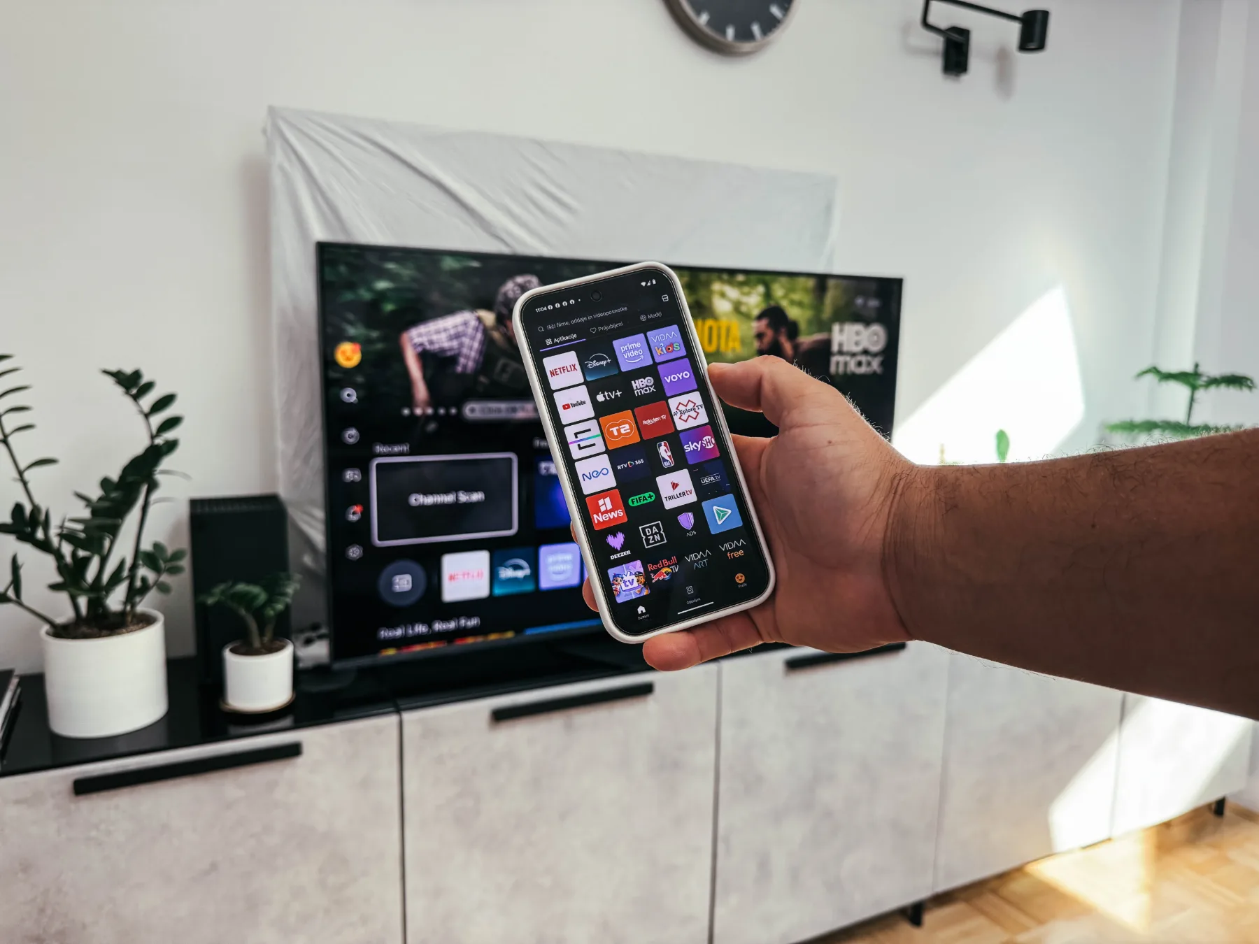 Hisense 55U8Q: vsako leto dva koraka naprej – kaj pomeni 12 mesecev razvoja v TV industriji