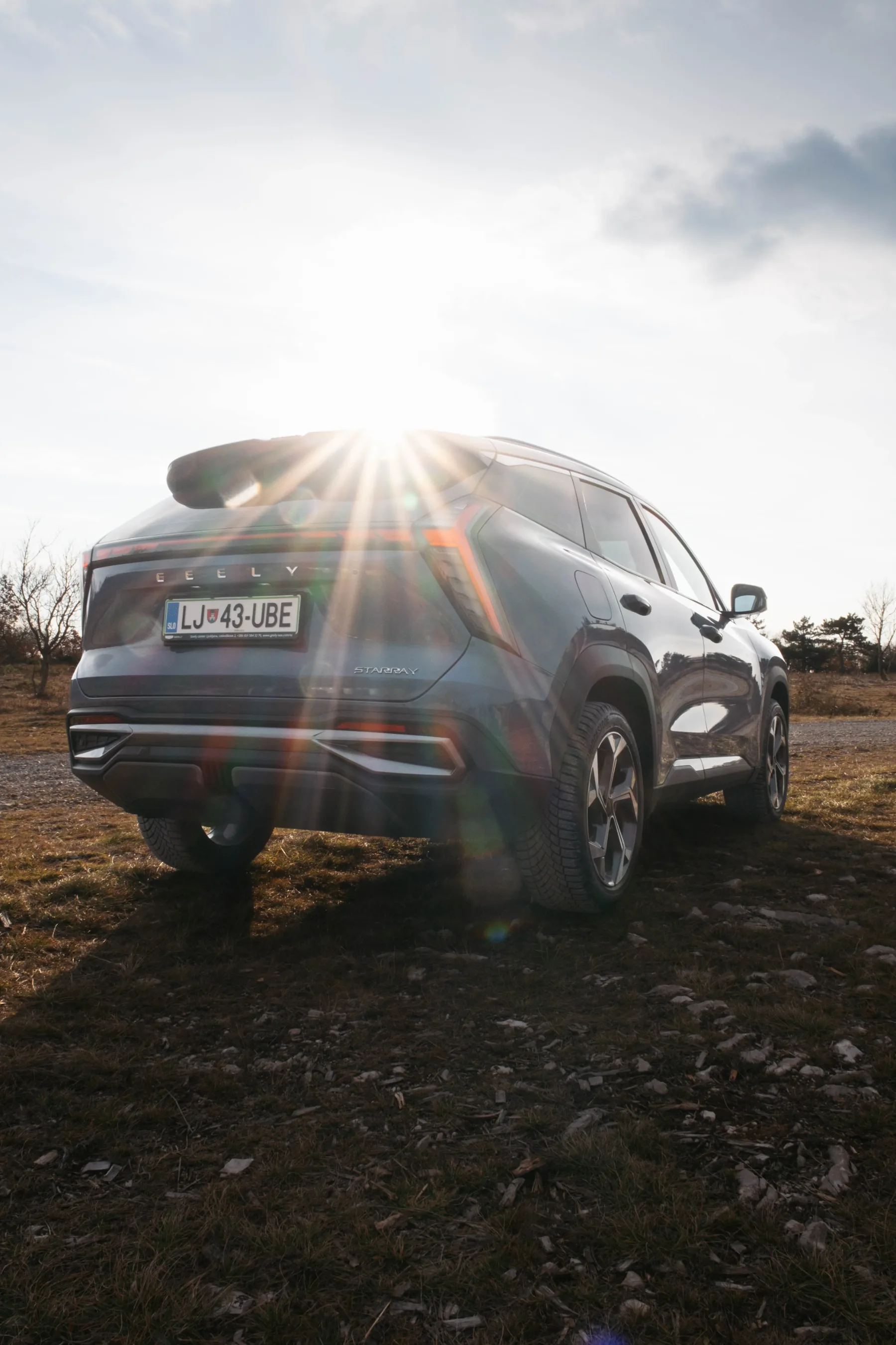 Hitri avto test – Geely StarRay: SUV, ki ne prihaja v Evropo s cvetjem in opravičili