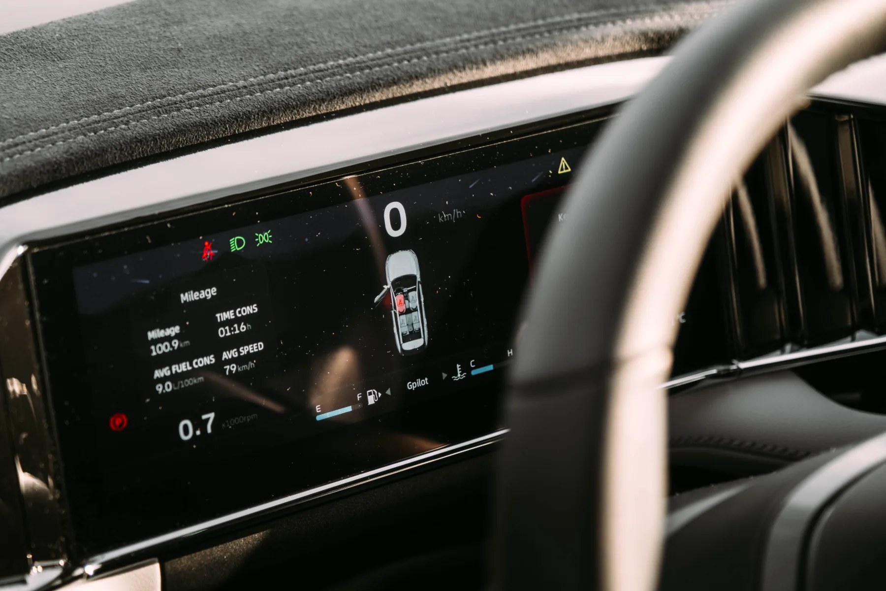 Hitri avto test – Geely StarRay: SUV, ki ne prihaja v Evropo s cvetjem in opravičili