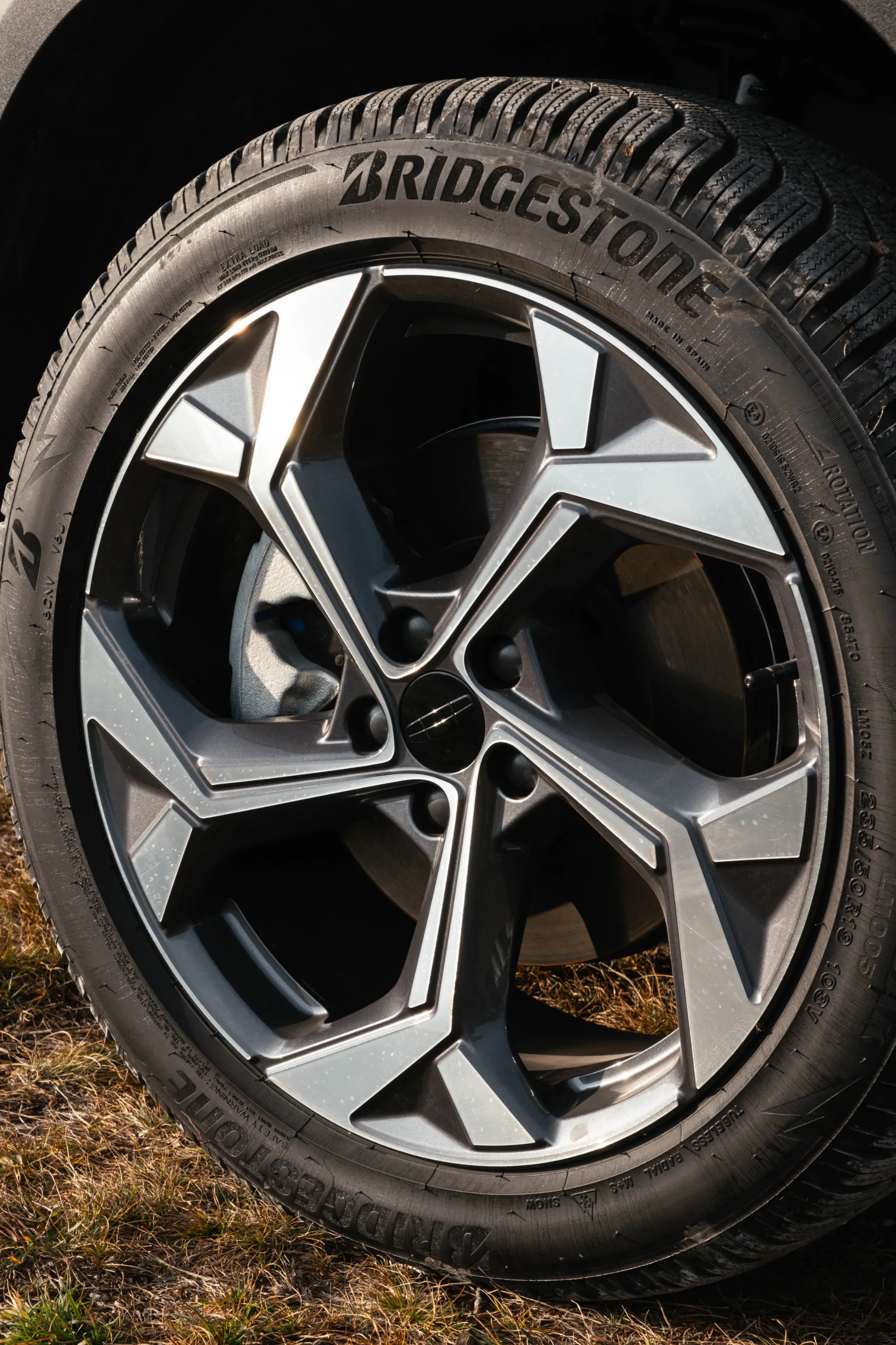 Hitri avto test – Geely StarRay: SUV, ki ne prihaja v Evropo s cvetjem in opravičili