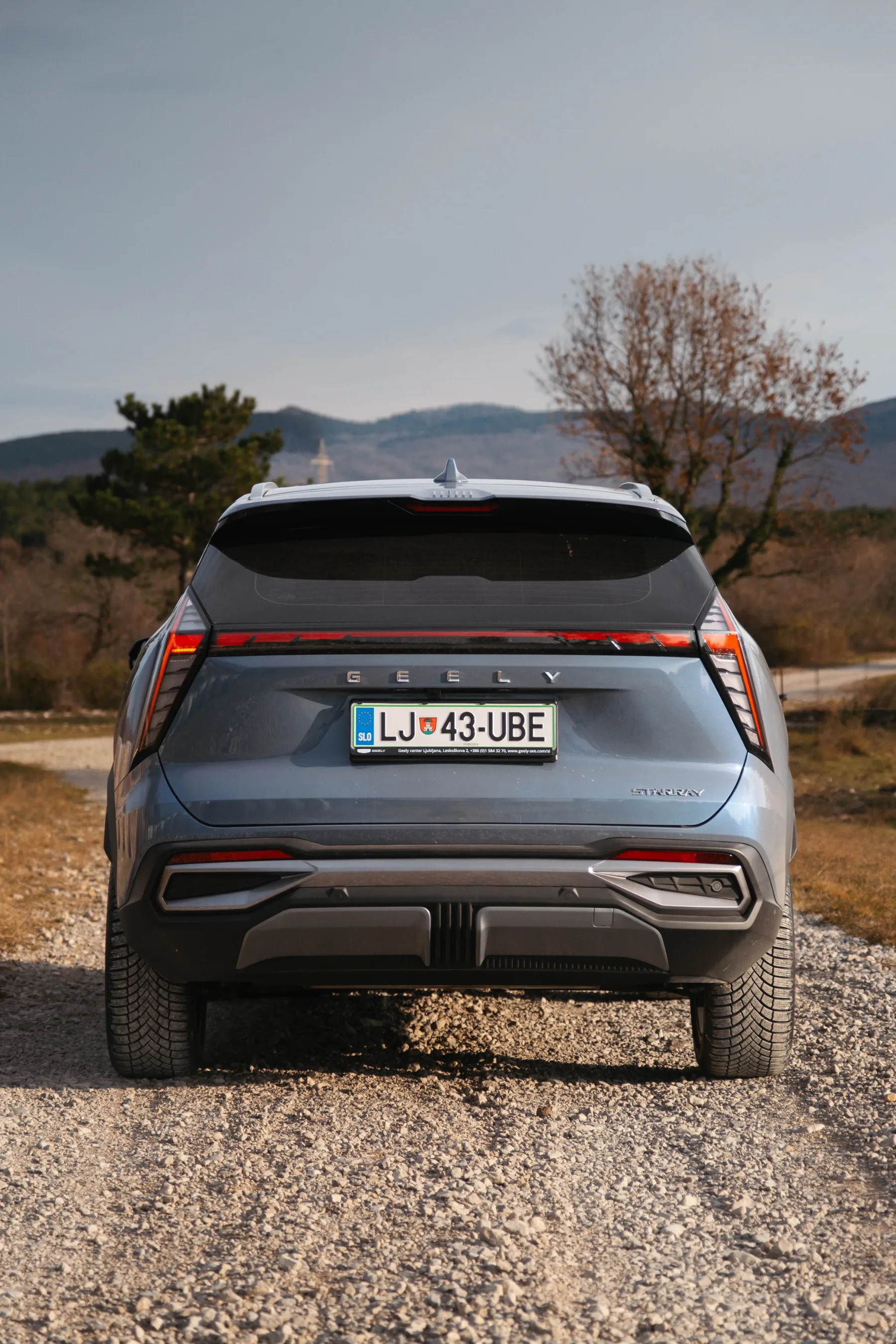 Hitri avto test – Geely StarRay: SUV, ki ne prihaja v Evropo s cvetjem in opravičili