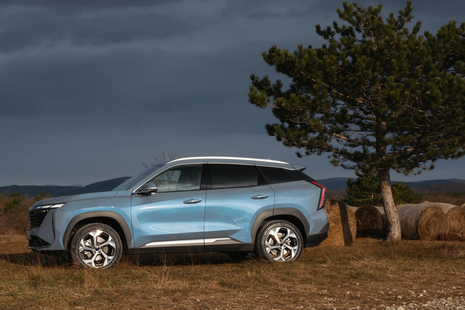 Hitri avto test – Geely StarRay: SUV, ki ne prihaja v Evropo s cvetjem in opravičili