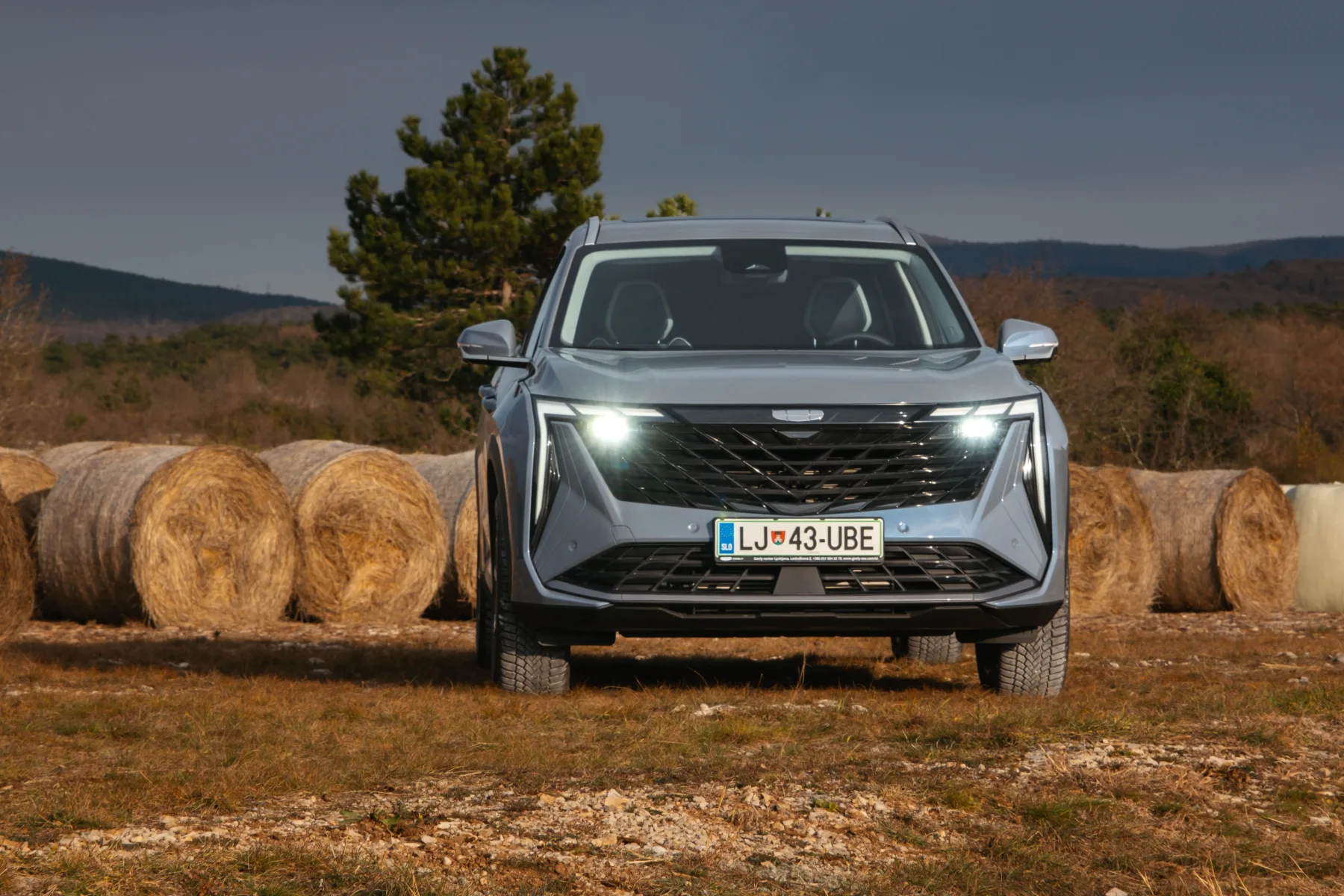 Hitri avto test – Geely StarRay: SUV, ki ne prihaja v Evropo s cvetjem in opravičili