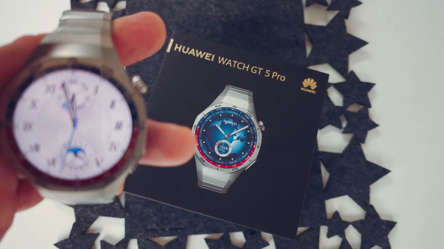 Hitri test – Huawei Watch GT 5 Pro: Titan, safir in obljuba, da boš bolj fit (ali pa vsaj bolje izgledal)