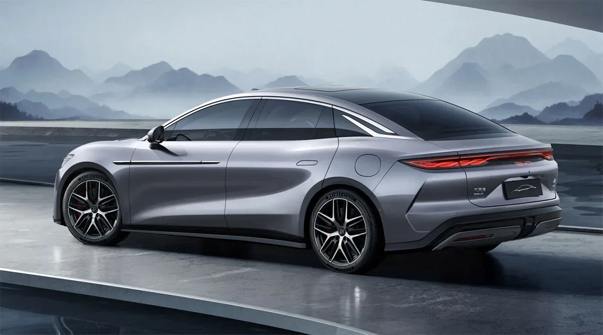 Hitro polnjenje električnega avtomobila – Musk v šoku: Kitajski BYD razvil tehnologijo, ki električni avto napolni v 6 minutah!