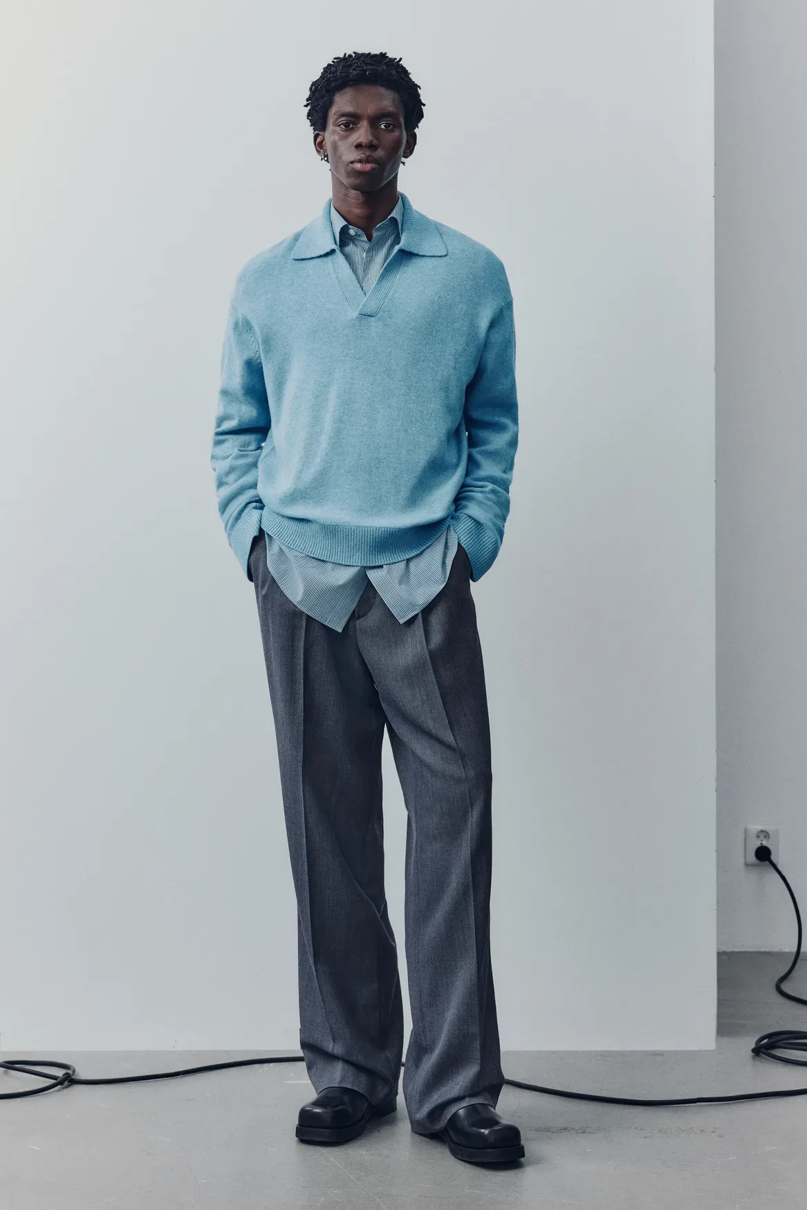 H&M Atelier Pre-Fall 2025: Ko poslovna uniforma sreča umetnost ležernega stila