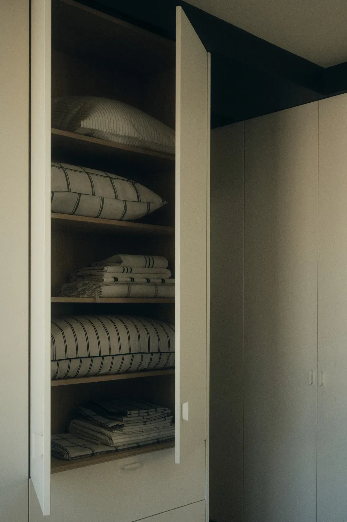 H&M HOME jesen 2026: modernizem se vrača v mehkejši, bolj domači različici