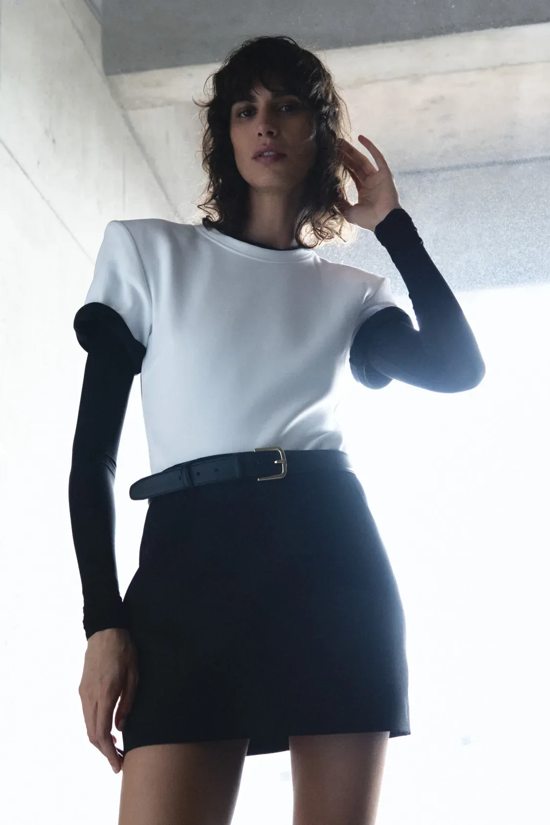 H&M in WARDROBE.NYC predstavljata kapsulno kolekcijo brezčasnih plaščev, suknjičev, džinsa in urbanih osnovnih kosov
