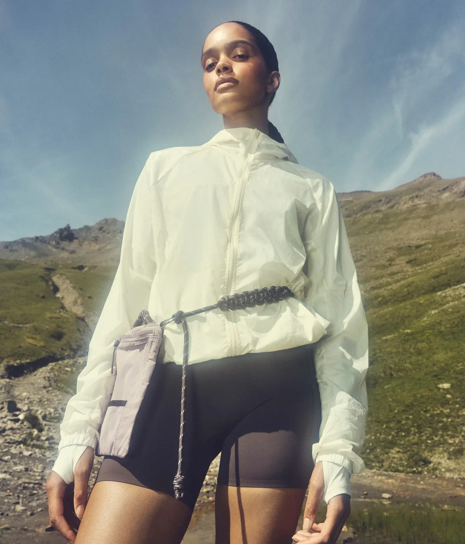 H&M Move gre v naravo: nova kolekcija za tek in pohodništvo združuje funkcionalnost in poletni stil