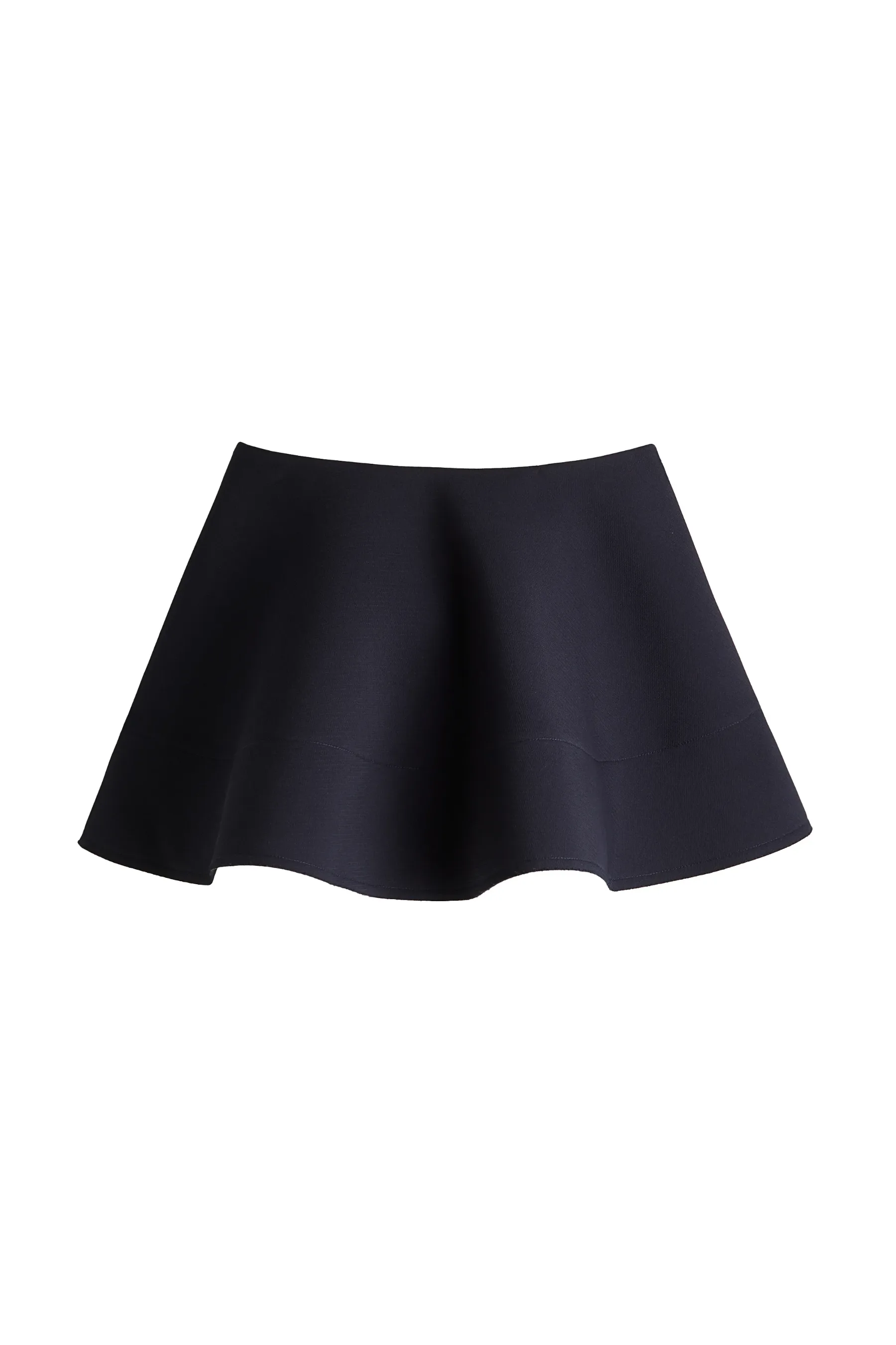 H&M Studio Pre-Fall 2025: Kako obvladati skandinavsko kul eleganco brez napora