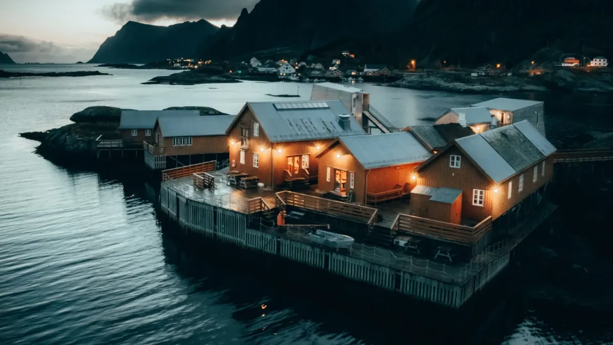 Holmen Lofoten: Kulinarično zatočišče na robu arktičnega sveta, kjer se divji fjordi srečajo z visoko gastronomijo – slika 12