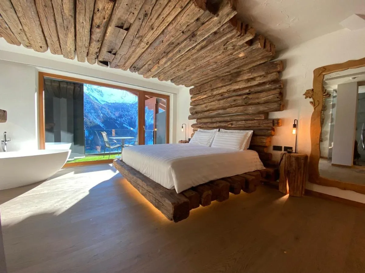 Hotel Chalet Al Foss: Očarljivost luksuza v osrčju italijanskih Alp