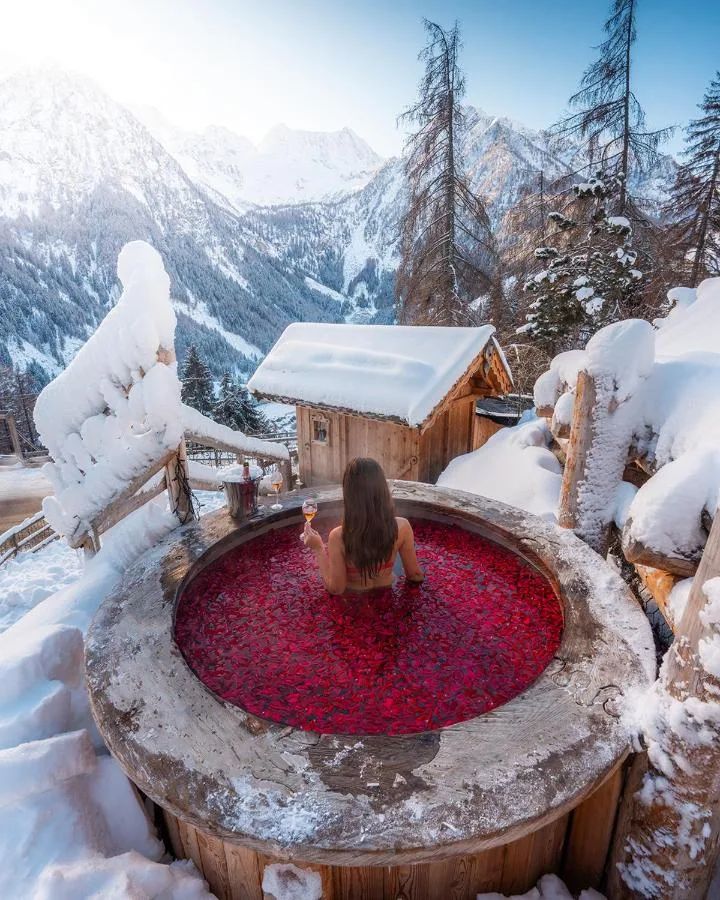 Hotel Chalet Al Foss: Očarljivost luksuza v osrčju italijanskih Alp