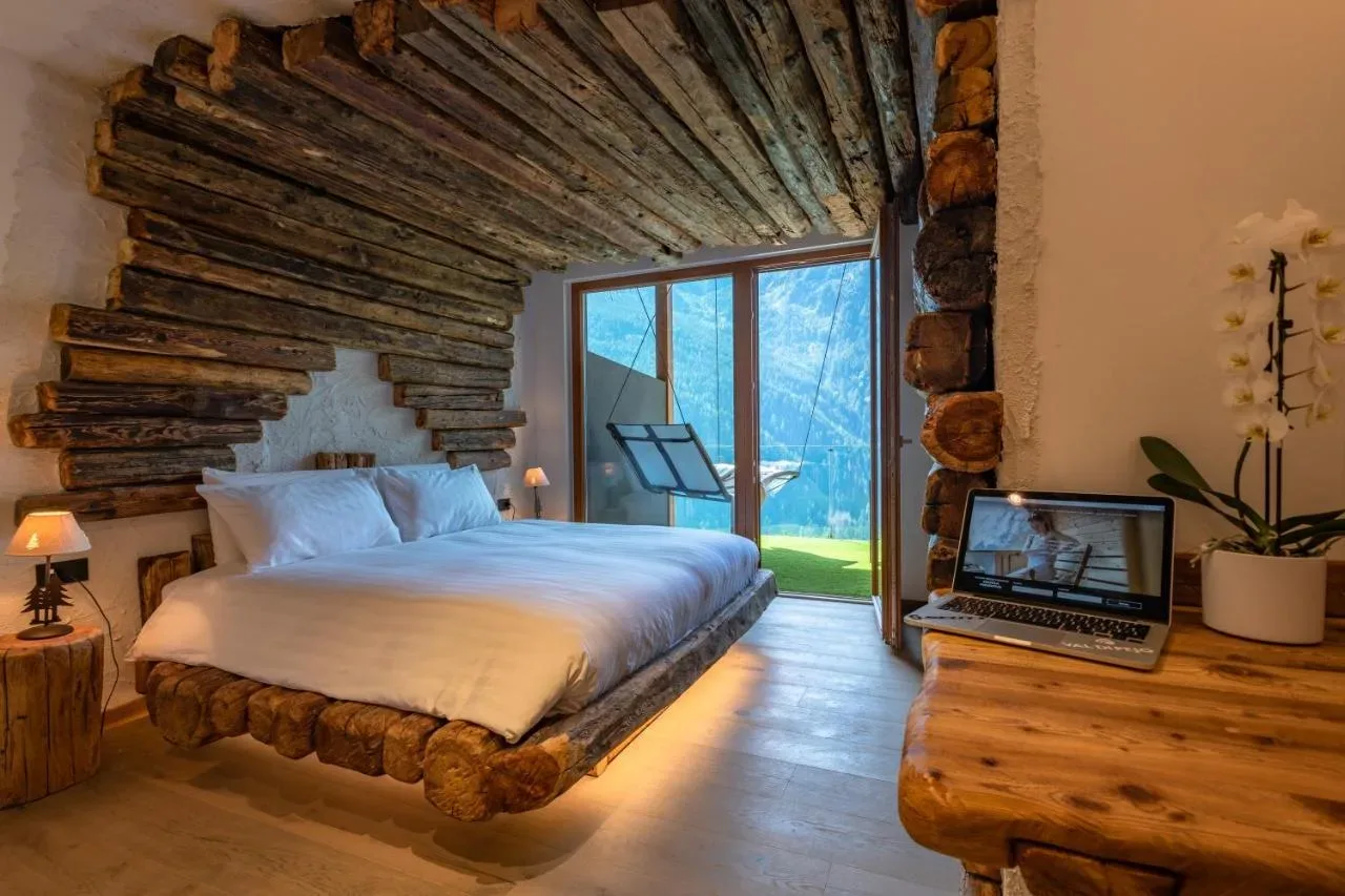 Hotel Chalet Al Foss: Očarljivost luksuza v osrčju italijanskih Alp