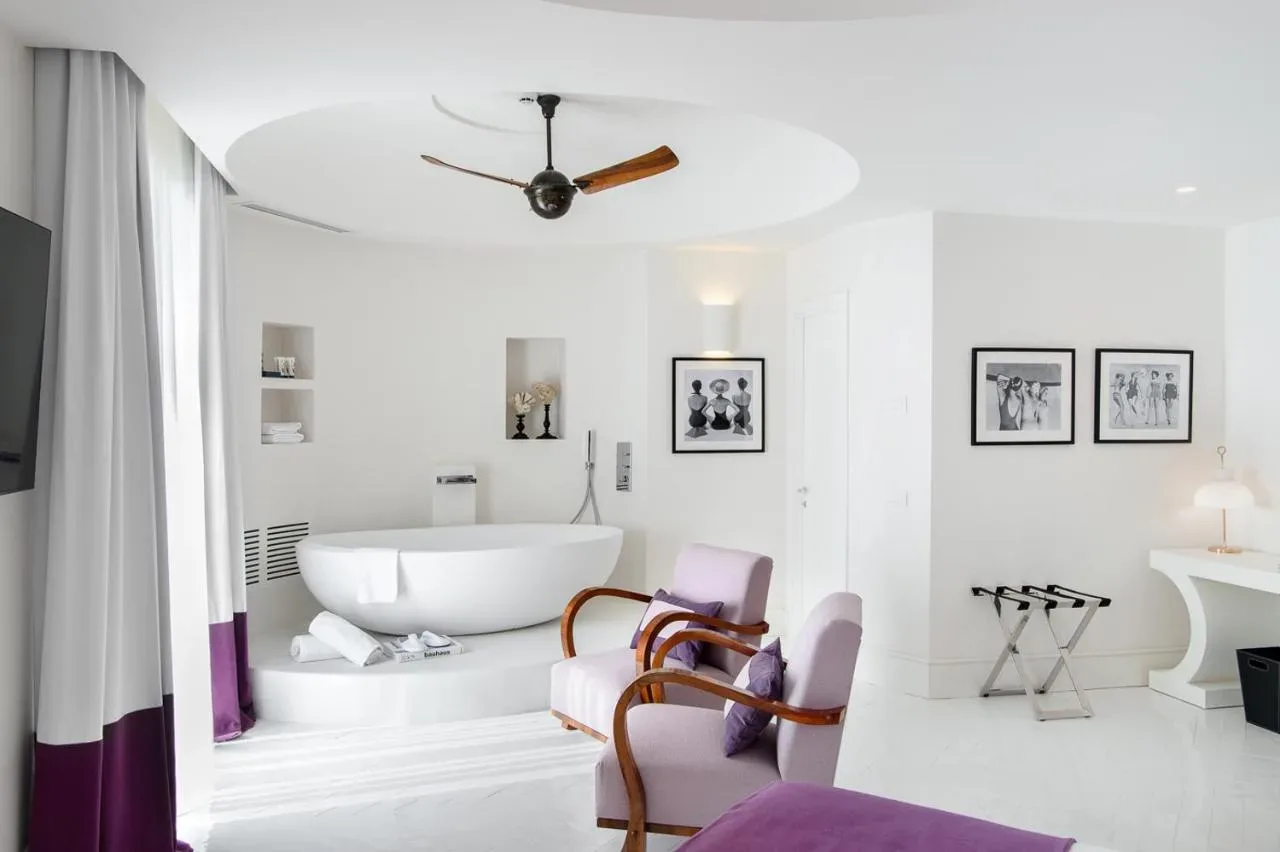 Hotel Miramalfi – eleganca, sodobnost in dih jemajoč pogled na Amalfijsko obalo