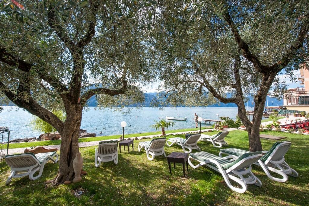 Hotel Nettuno: Ljubezenska zgodba ob jezeru v Brenzone sul Garda