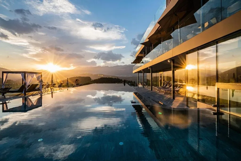 Hotel Winkler Sport & Spa Resort: južnotirolski luksuz, kjer se Dolomiti končajo v bazenu z razgledom