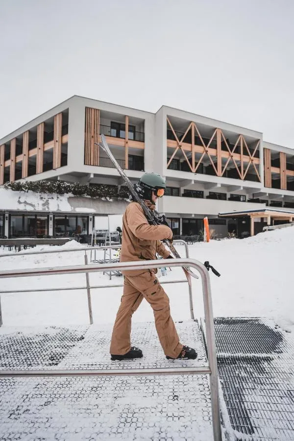 Hoteli z neposrednim dostopom do smučišča: Najboljši ski-in & ski-out hoteli v Dolomitih (Italija)