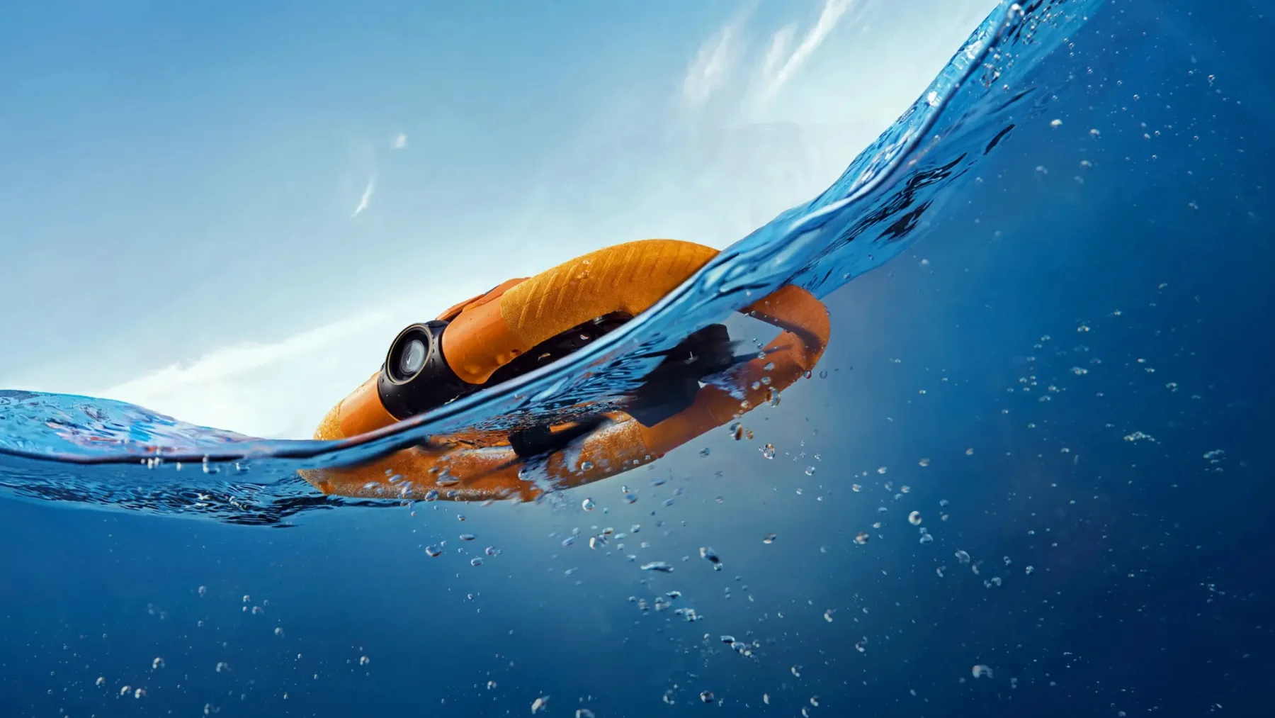 HoverAir Aqua: vodoodporni dron, ki vodo jemlje resno (in vas snema, ko je ne)