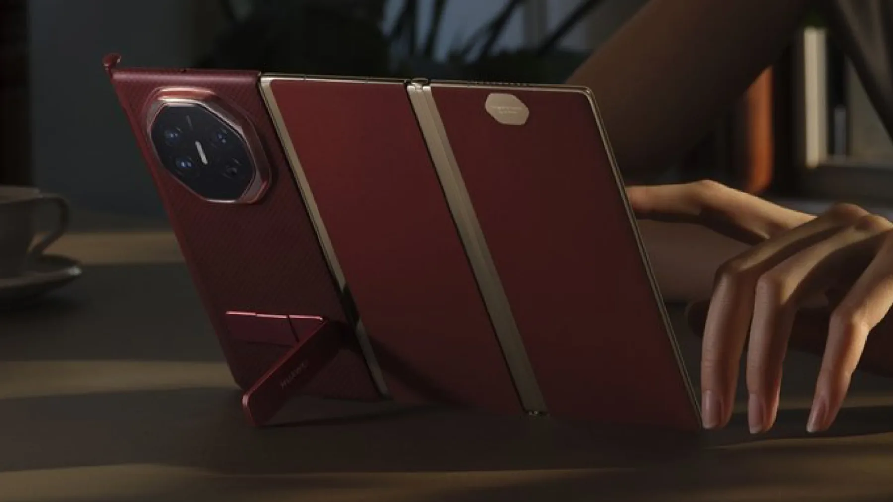 Huawei Mate XT: Prvi trikrat zložljiv telefon, ki premika meje mobilne tehnologije