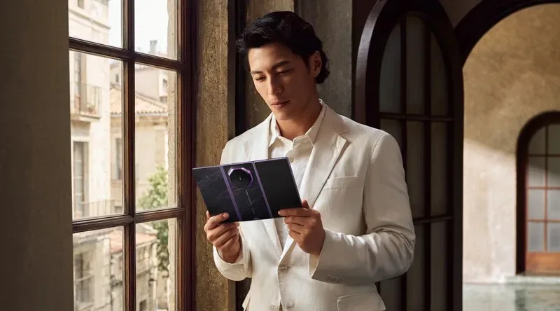 Huawei Mate XT2: Trojno preklopni pametni telefon, ki Appleu znova krade šov