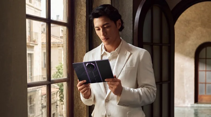 Huawei Mate XT2: Trojno preklopni pametni telefon, ki Appleu znova krade šov