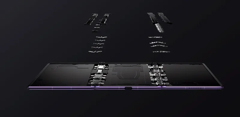 Huawei Mate XT2: Trojno preklopni pametni telefon, ki Appleu znova krade šov