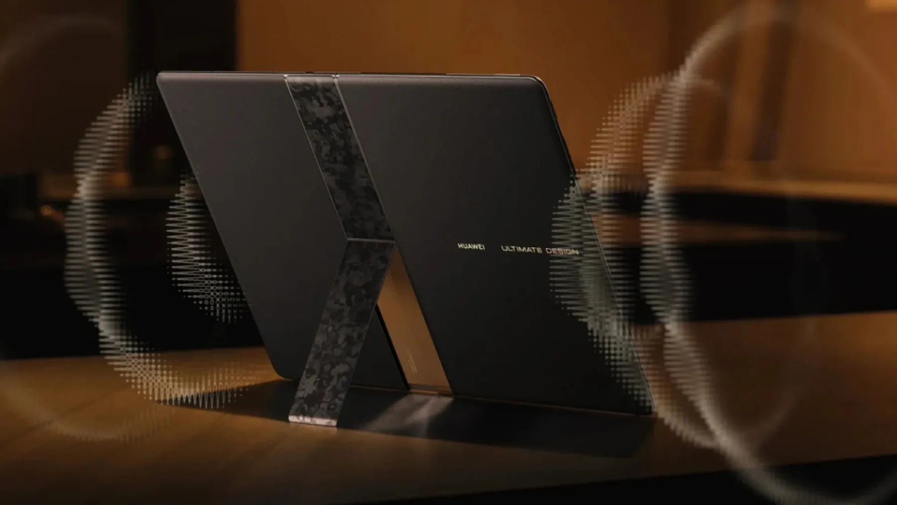 Huawei MateBook Fold: Tanek kot gossip, zloži se kot drama na Instagramu