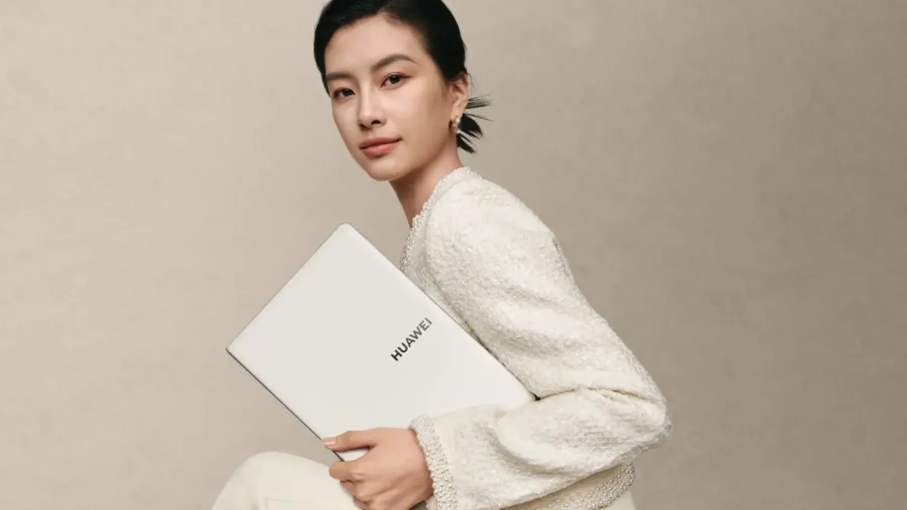 Huawei MateBook Fold: Tanek kot gossip, zloži se kot drama na Instagramu