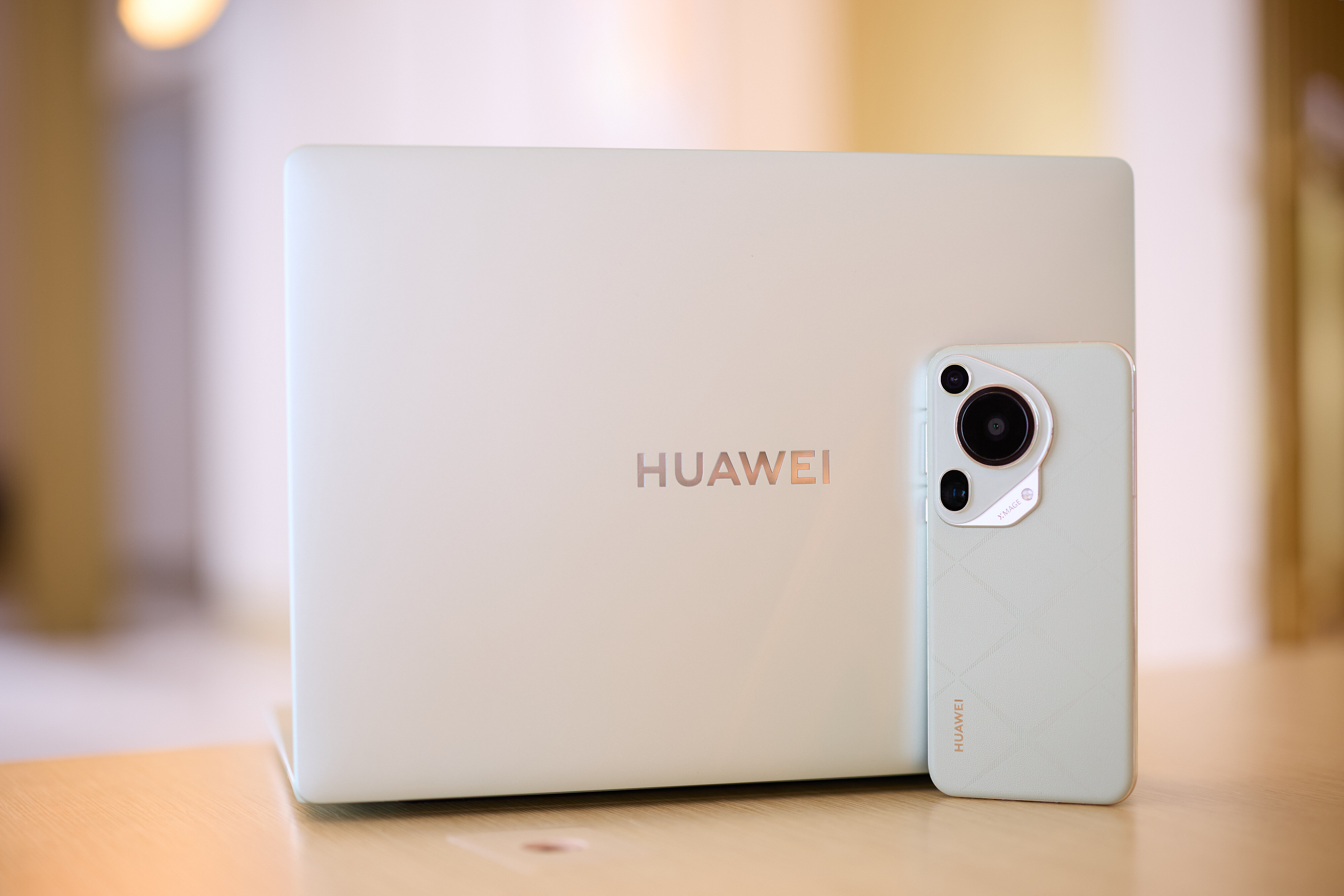 Huawei napada z inovacijami: Tehnološki šov v stilu pravega geek-a