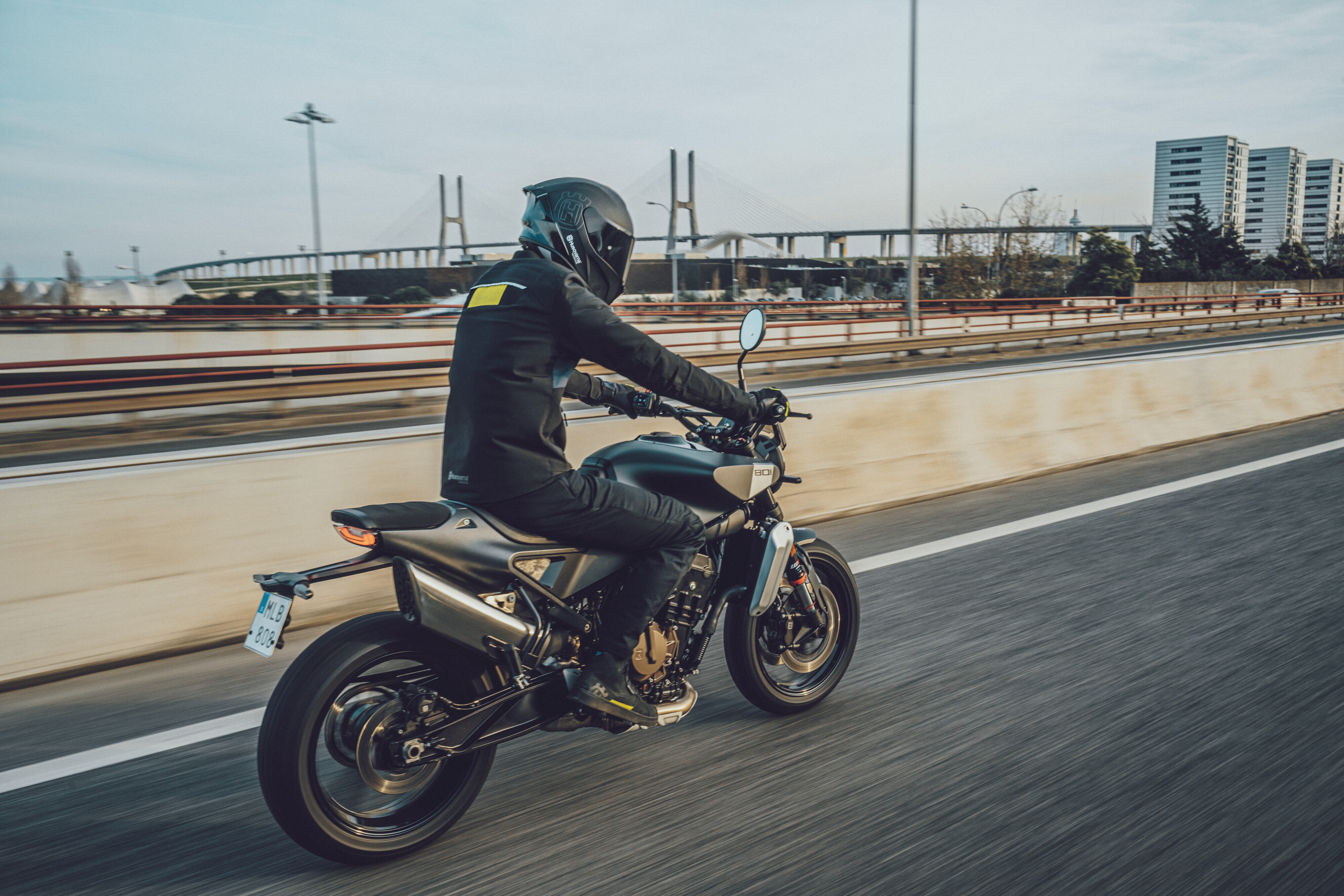 Husqvarna Svartpilen 801: Ko se skandinavski dizajn sreča z močjo