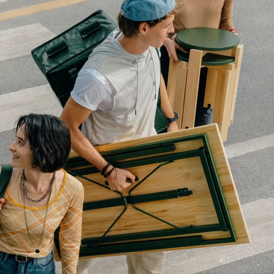 IKEA KOMPISHÄNG: nova prenosna kolekcija pohištva za vse, ki se selijo pogosteje kot zalivajo fikus