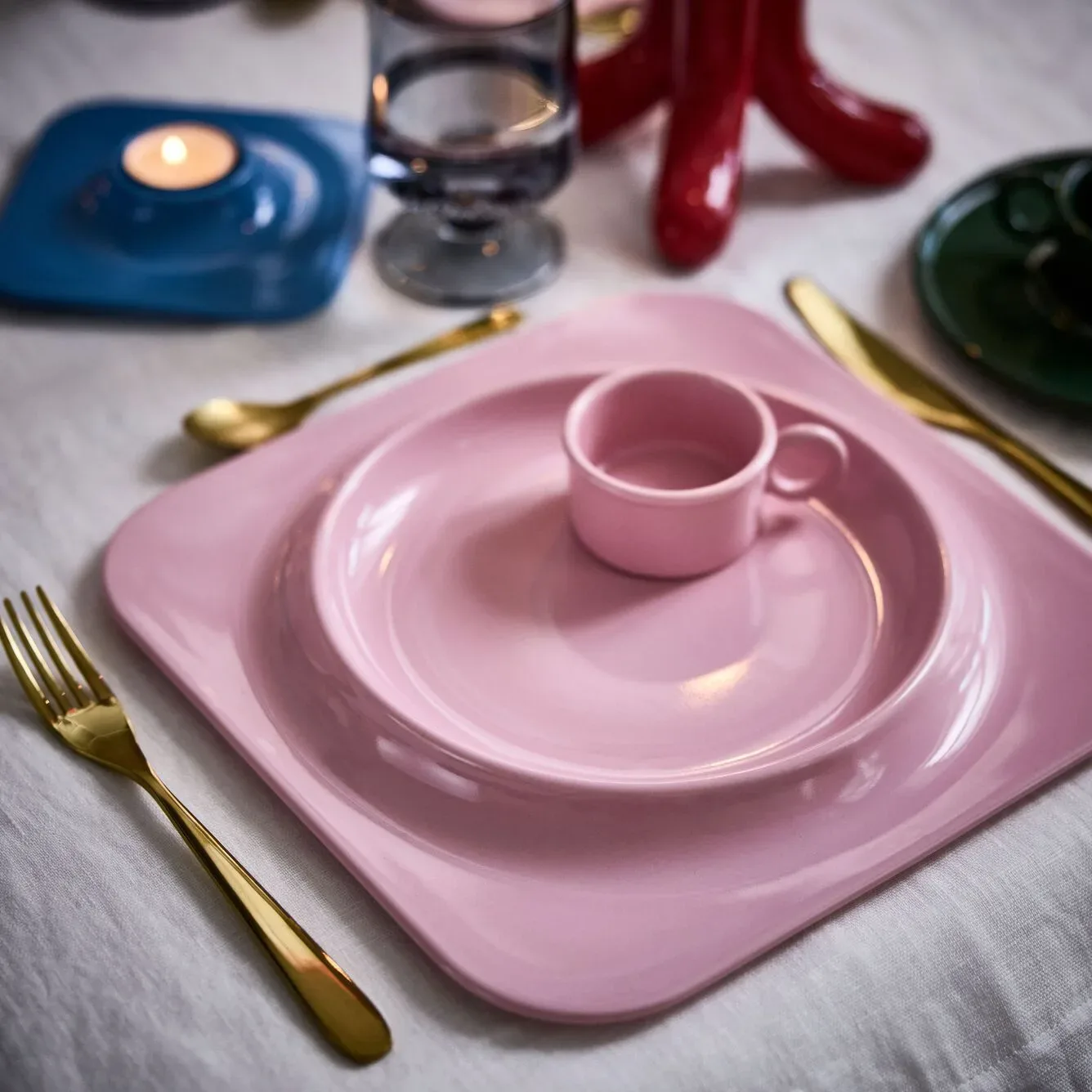 IKEA x Gustaf Westman: Kolekcija, ki bo vaše praznovanje spremenila v interierjevski spektakel