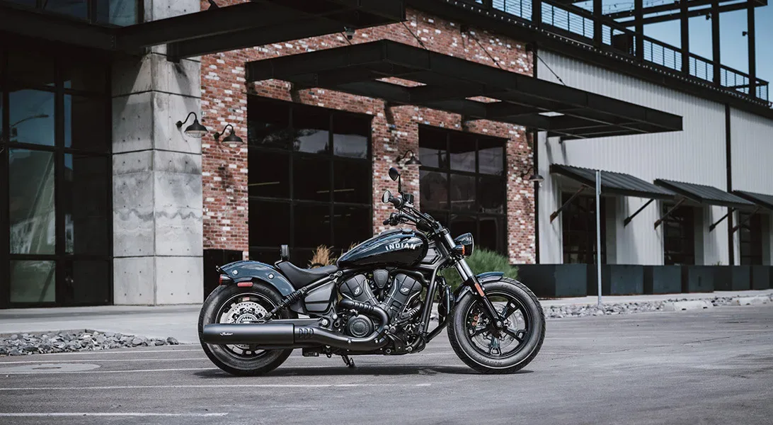 Indian Scout Sixty Bobber 2025: Umetnost minimalizma na dveh kolesih