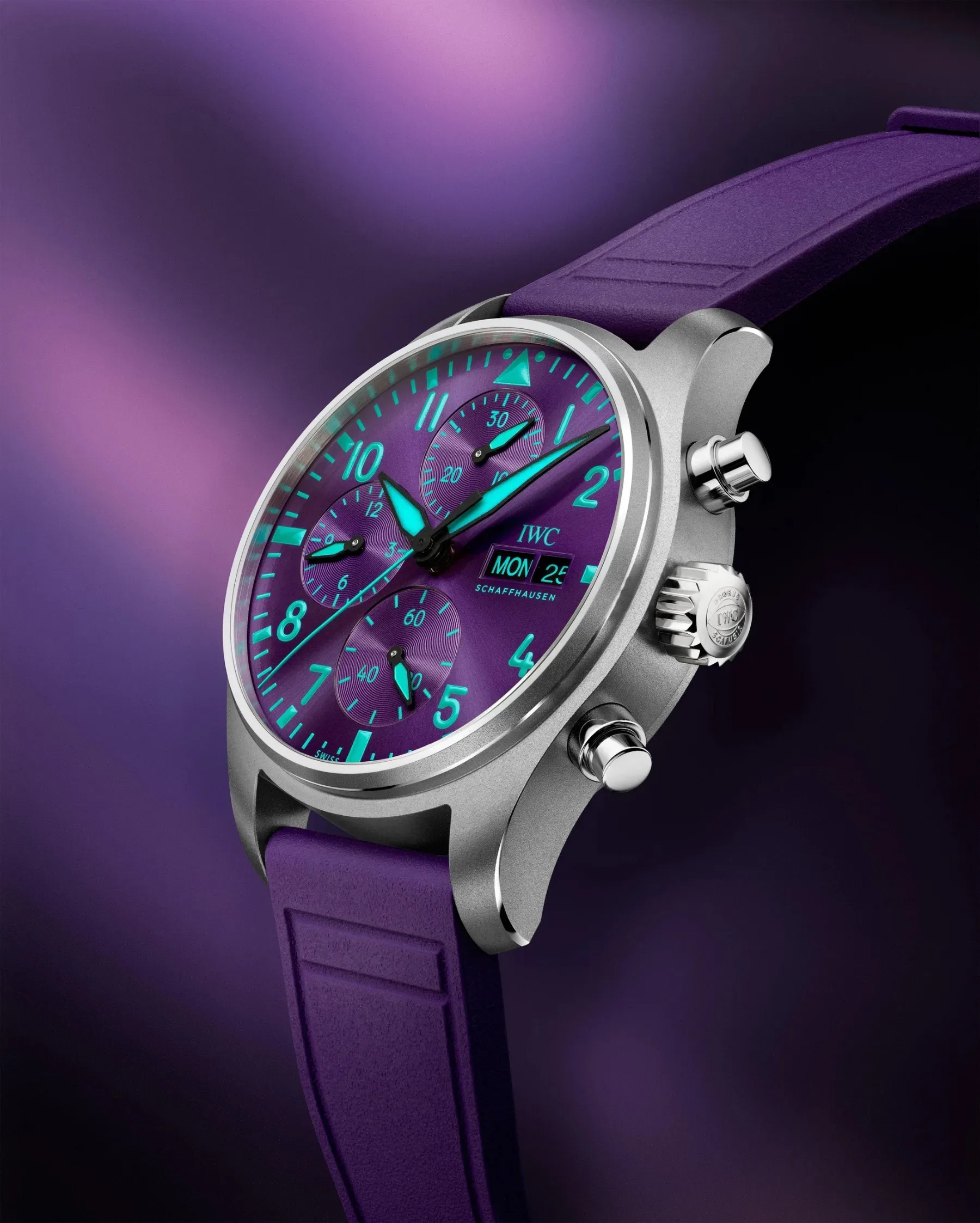 IWC Pilot's Watch Chronograph 41 Mercedes-AMG PETRONAS: Vijolična drznost za nočni spektakel v Singapurju