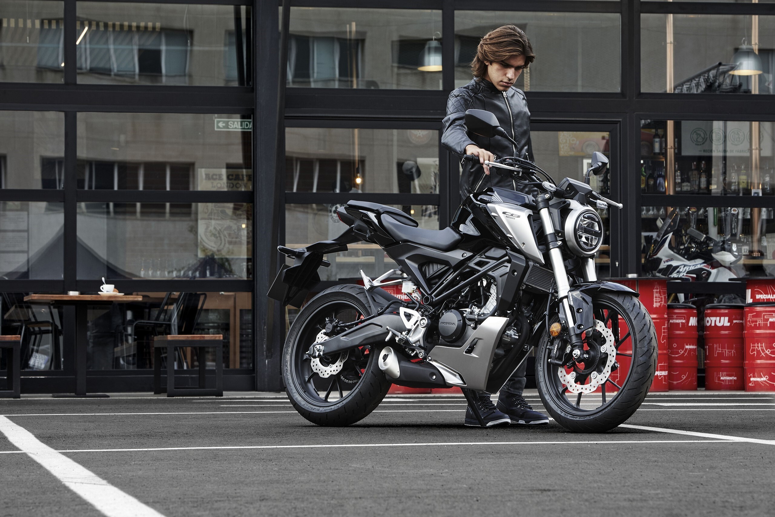 Izjemno kul motorna kolesa do 125 ccm, ki jih lahko vozite z običajnim šoferskim izpitom B kategorije