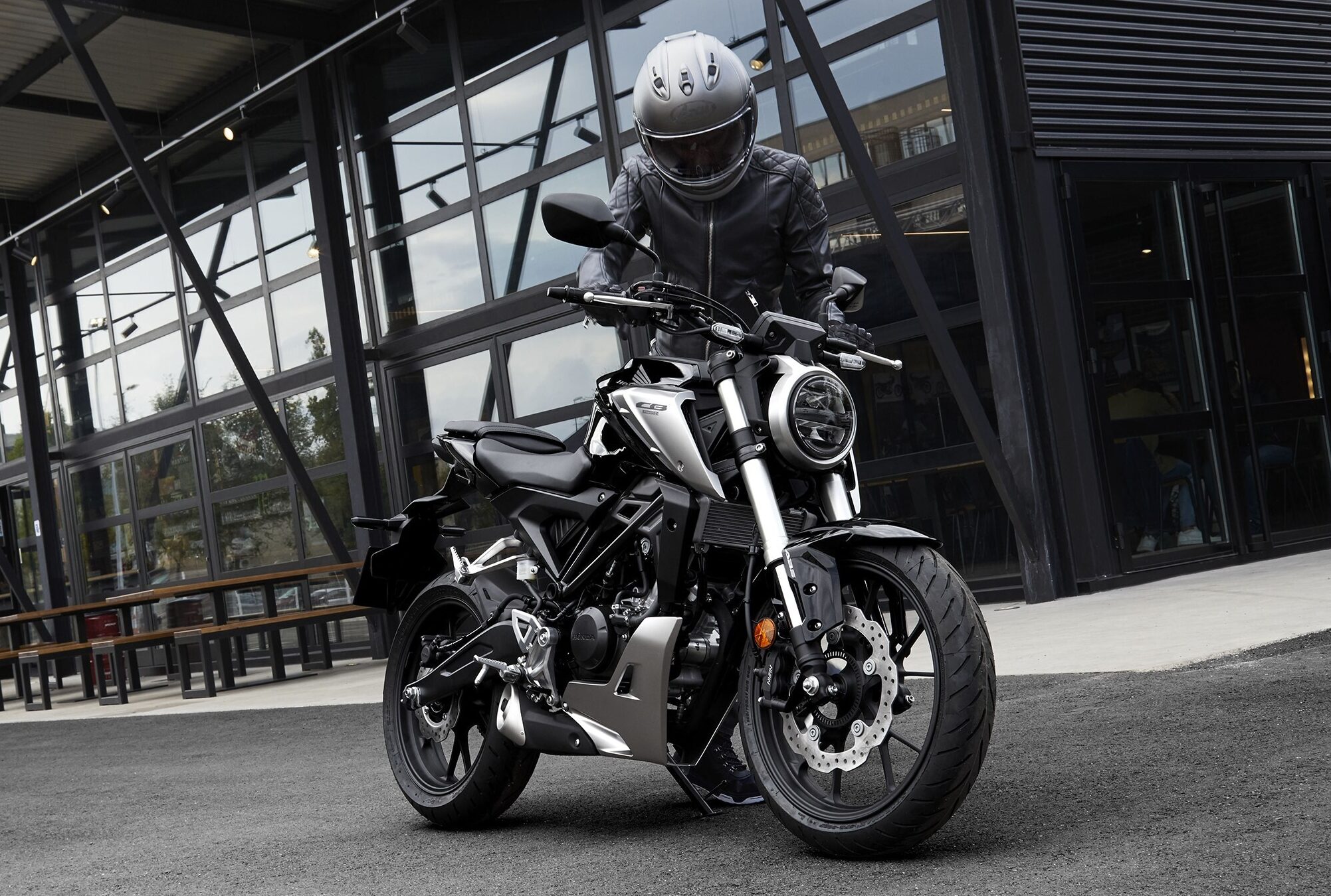 Izjemno kul motorna kolesa do 125 ccm, ki jih lahko vozite z običajnim šoferskim izpitom B kategorije