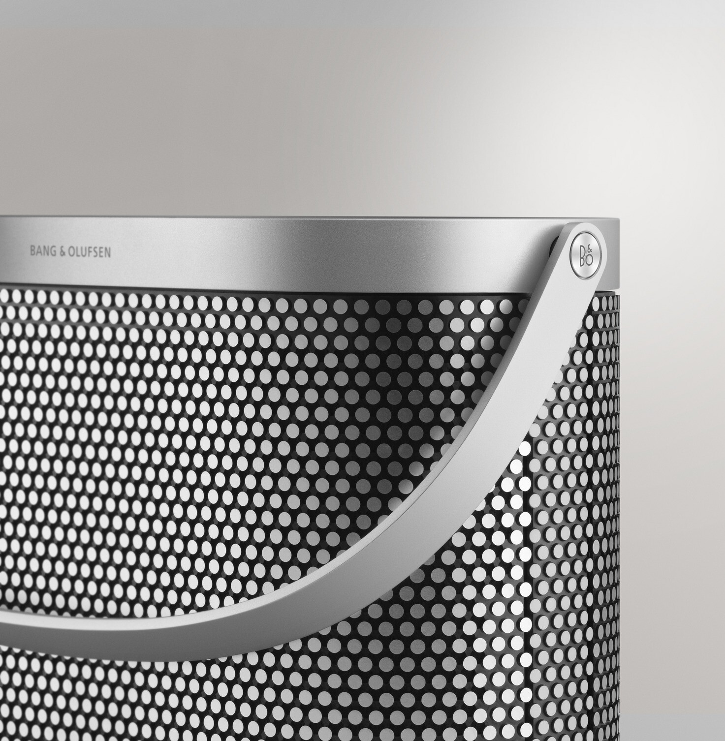 Izvedba Beosound A5 Spaced Aluminium od Bang & Olufsen: ples z retro & futurističnim zvočnikom