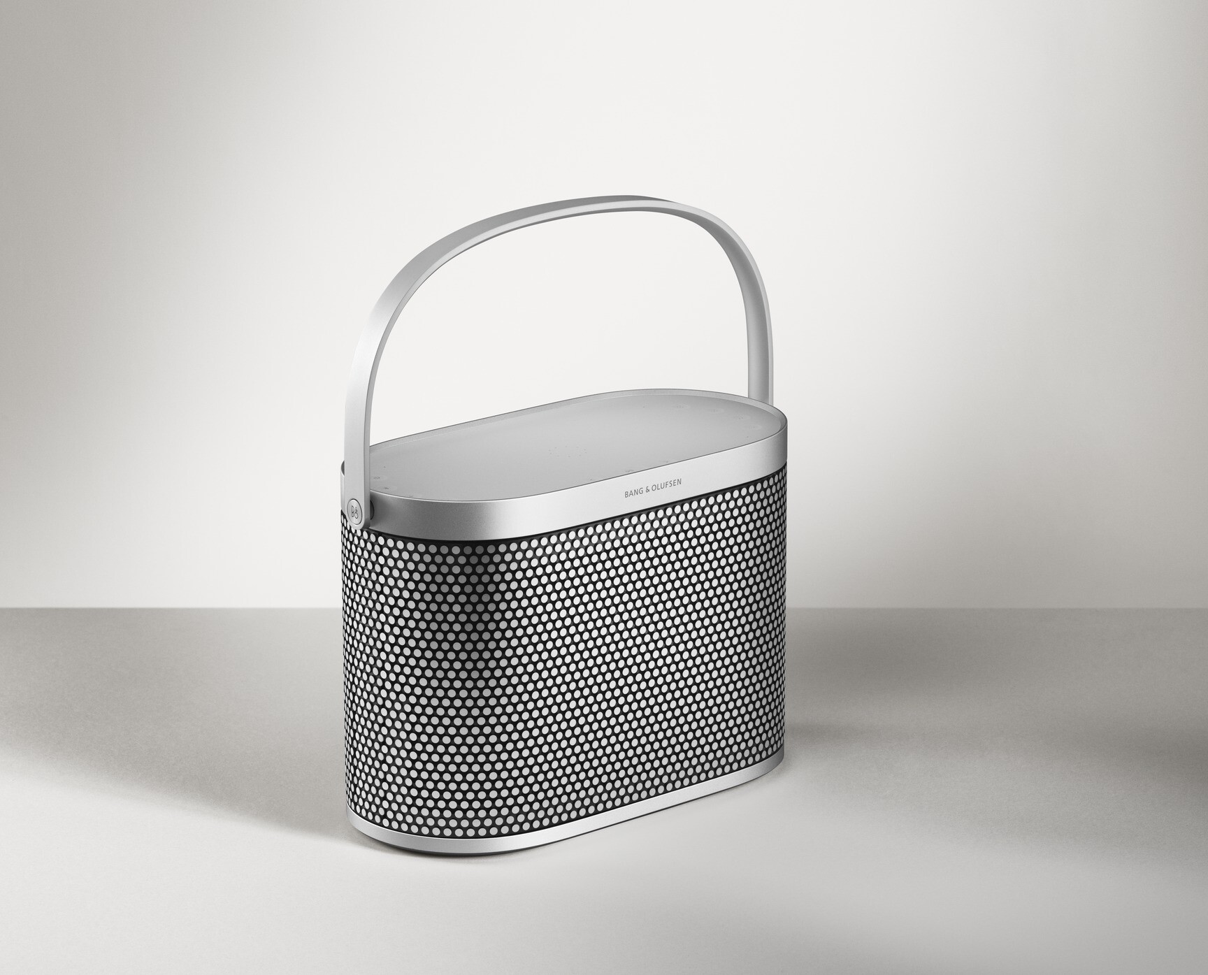 Izvedba Beosound A5 Spaced Aluminium od Bang & Olufsen: ples z retro & futurističnim zvočnikom