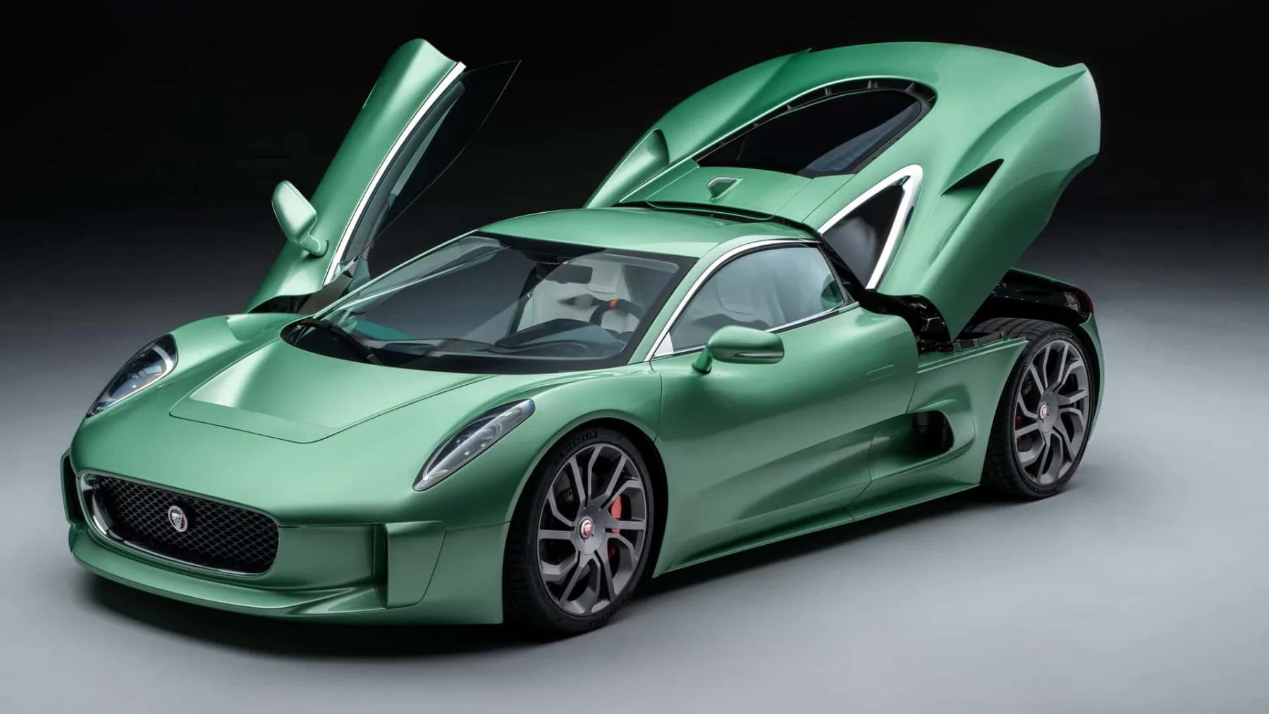 Jaguar C-X75: Filmski junak končno na cestah!