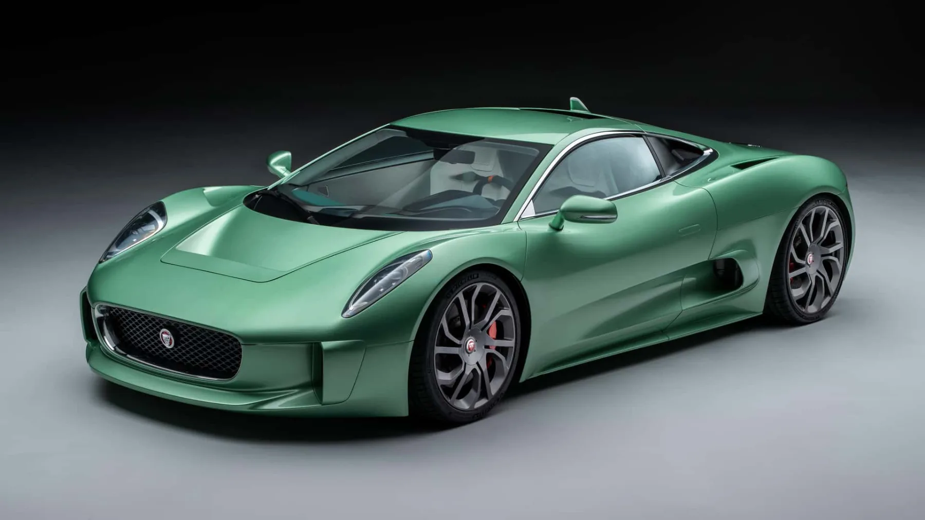 Jaguar C-X75: Filmski junak končno na cestah!