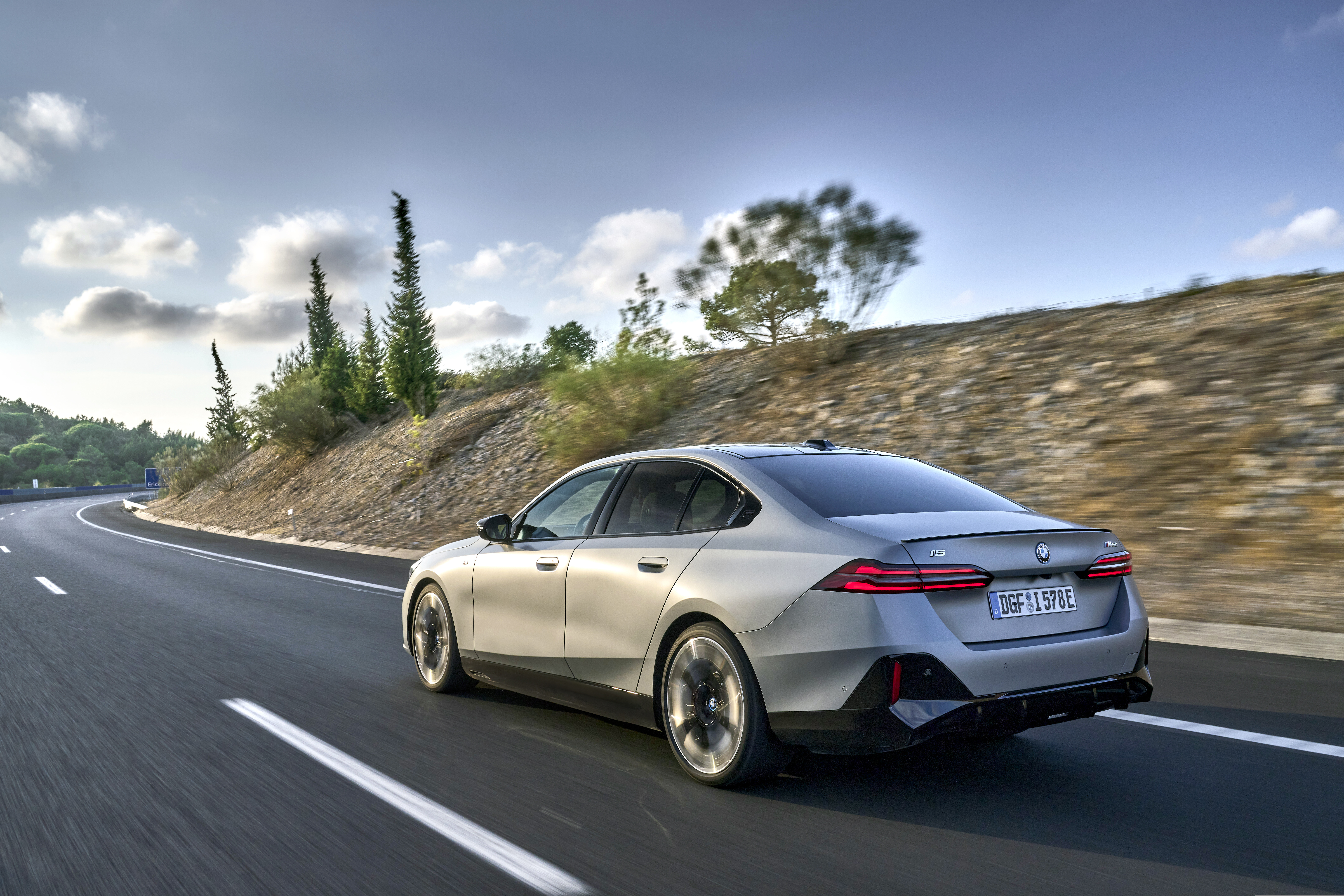 Je to najbolj zgrešen BMW vseh časov? BMW i5 M60 xDrive: ko električna fantazija trči v realnost