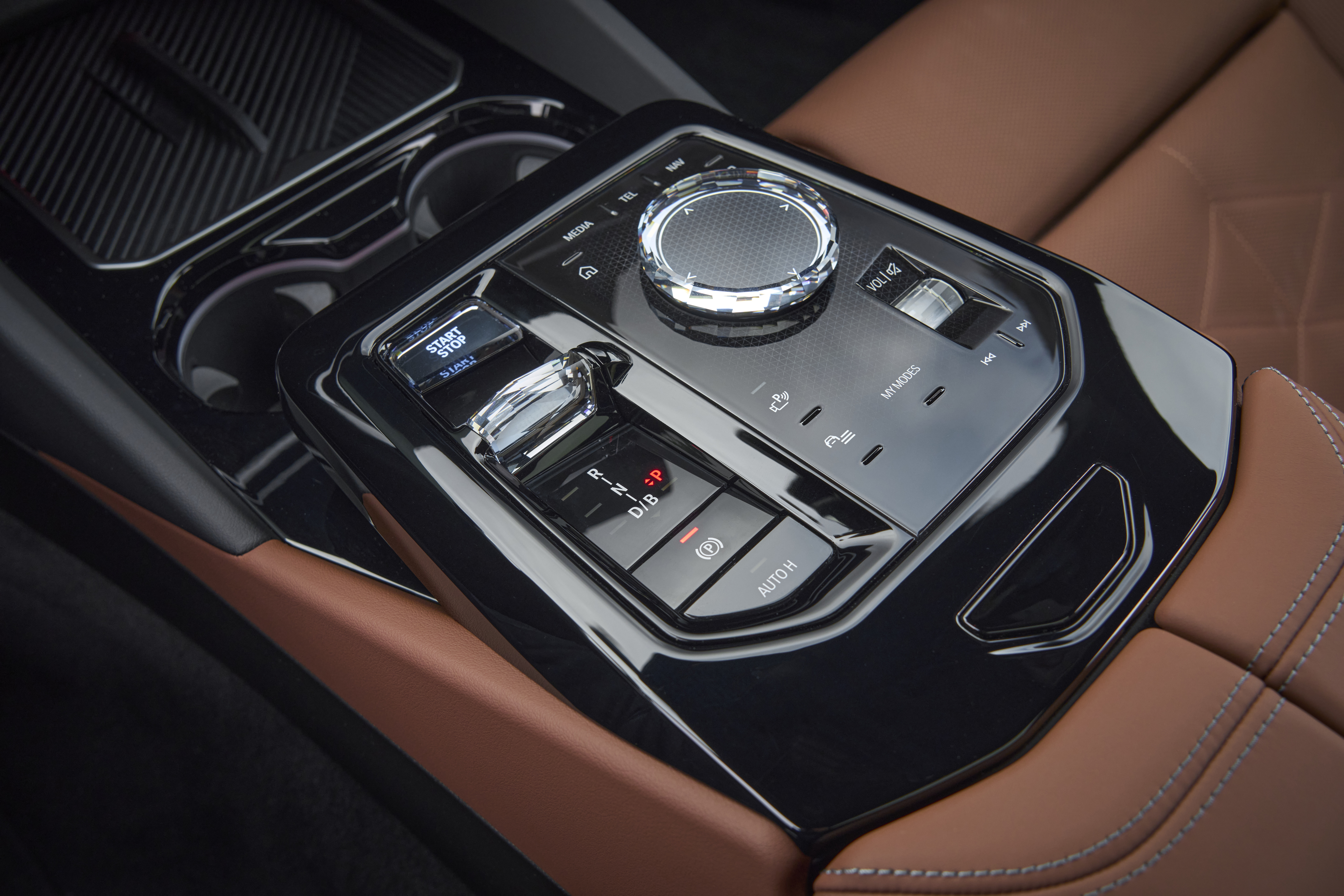 Je to najbolj zgrešen BMW vseh časov? BMW i5 M60 xDrive: ko električna fantazija trči v realnost