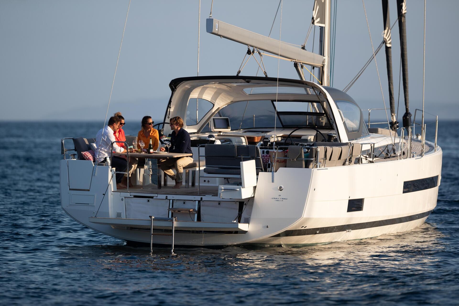 Jeanneau Yachts 55: razkošje modrih sanj o barki vašega življenja