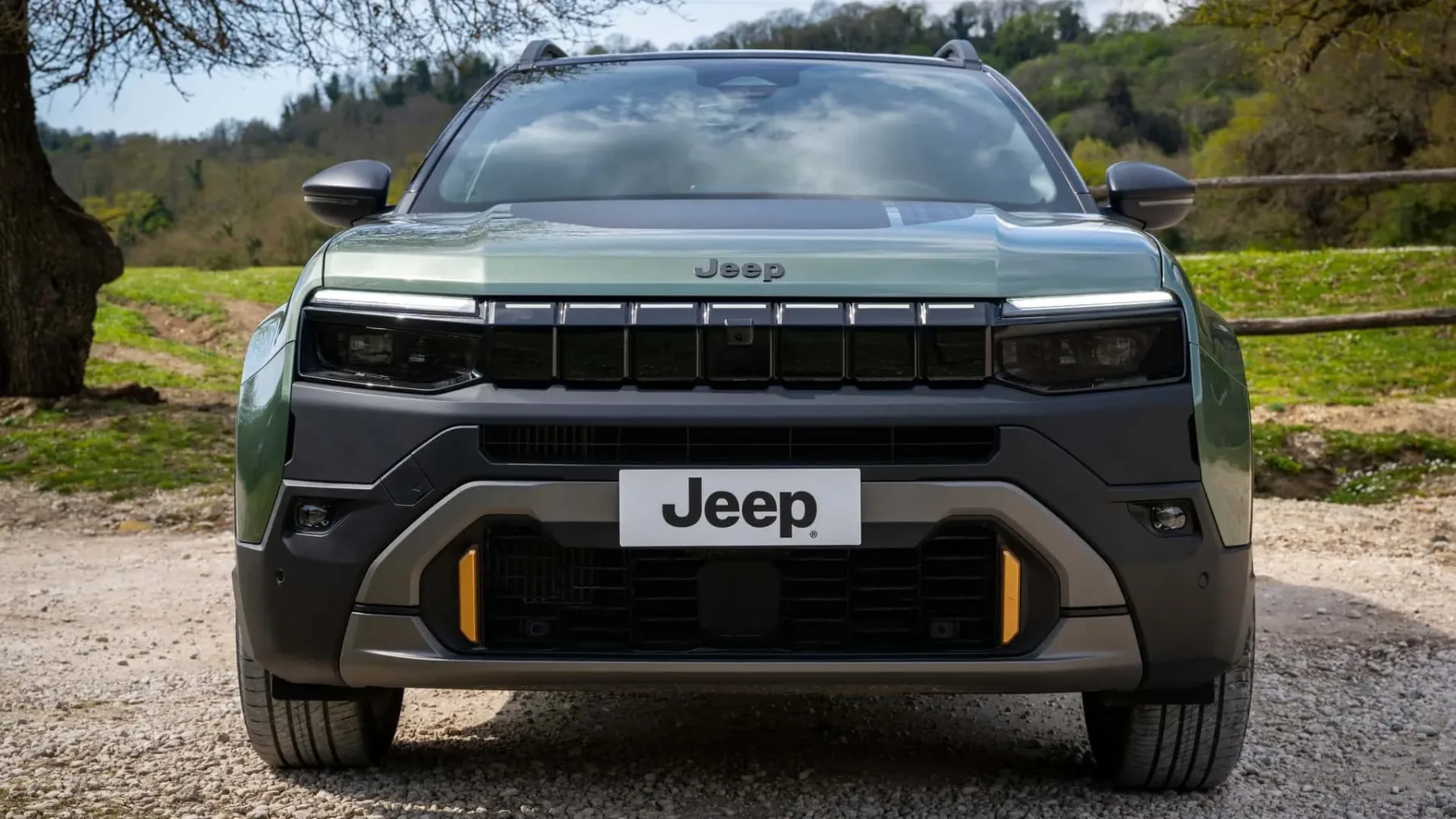 Jeep Avenger 2027: 270.000 kupcev se ni motilo – mali terenec dobil novo srce, ročni menjalnik in masko, ki sveti v temi