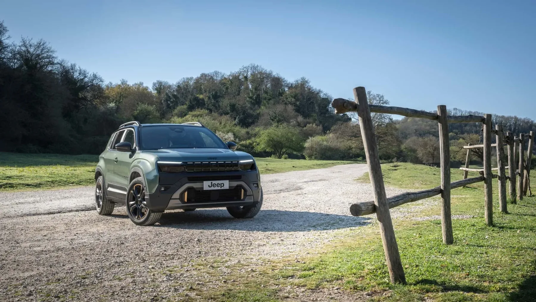 Jeep Avenger 2027: 270.000 kupcev se ni motilo – mali terenec dobil novo srce, ročni menjalnik in masko, ki sveti v temi